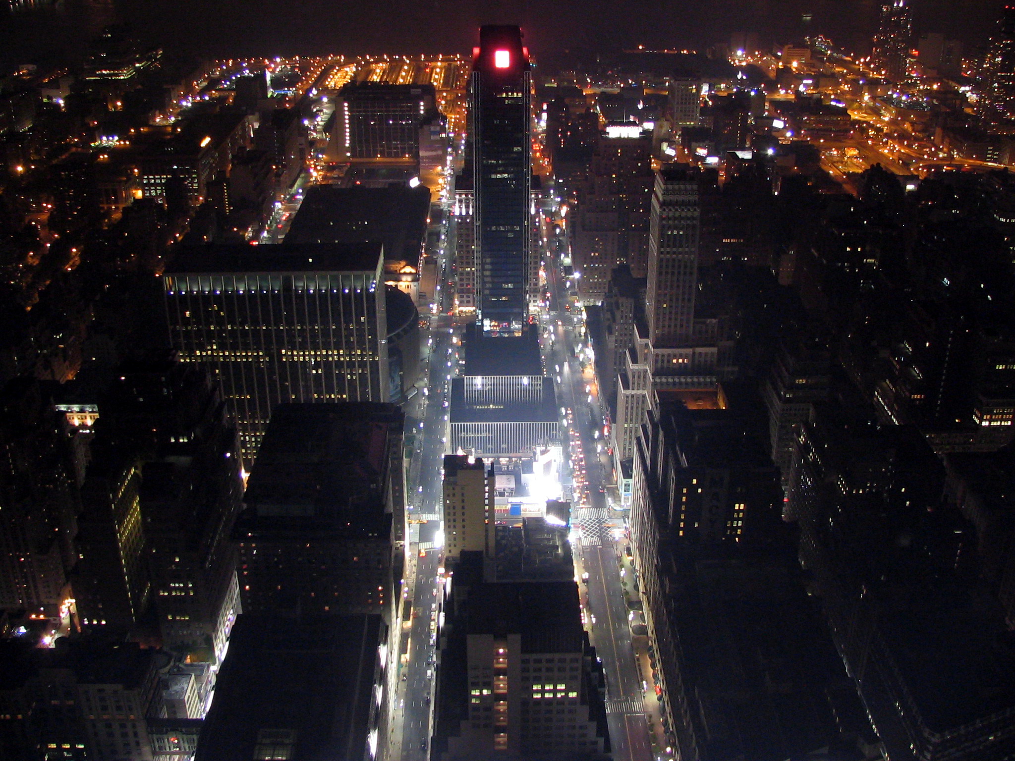 Empire state building at night 18.jpg